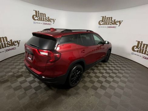 Used 2023 GMC Terrain SLE w/ Driver Convenience Package image 8