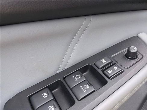 Used 2018 Subaru Outback 2.5i Limited AWD/4WD image 12
