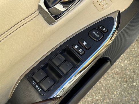 Used 2013 Toyota Avalon Limited image 11