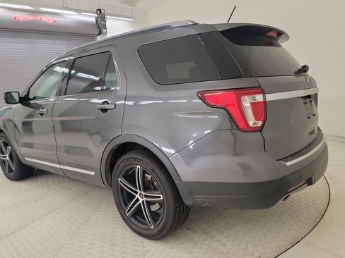 Used 2018 Ford Explorer XLT w/ Equipment Group 202A FWD image 3