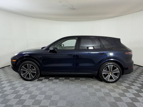 Used 2023 Porsche Cayenne AWD/4WD image 2