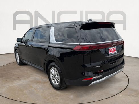 Used 2023 Kia Carnival LX FWD image 8