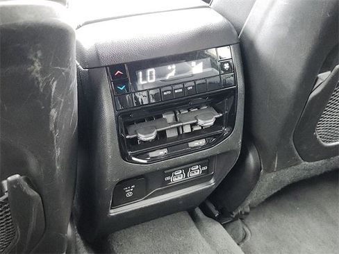 Used 2024 Jeep Grand Cherokee L Laredo image 28