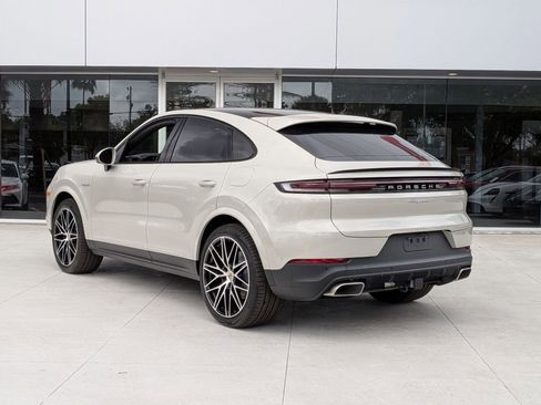 Certified 2026 Porsche Cayenne E-Hybrid Coupe AWD/4WD image 3