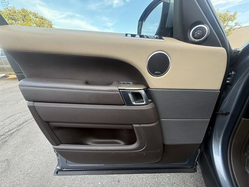 Used 2019 Land Rover Range Rover Sport SE image 21