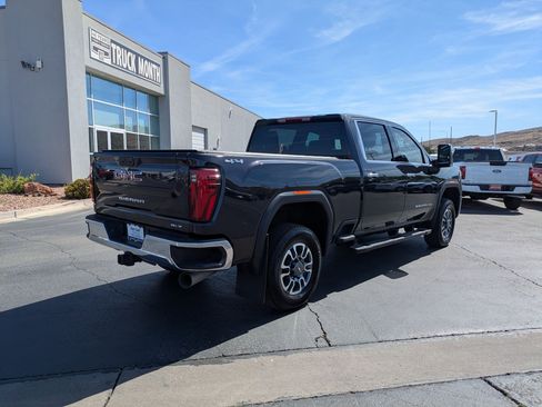 Used 2025 GMC Sierra 2500 SLT image 3