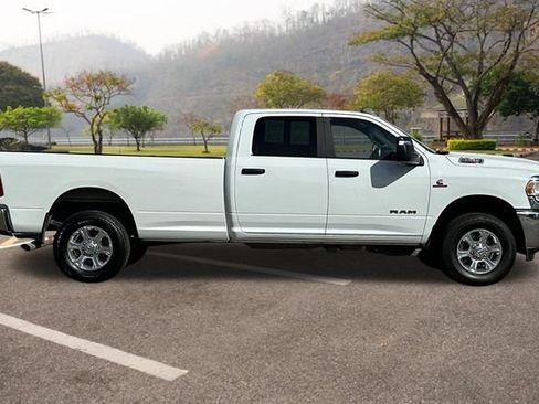 Used 2024 RAM 3500 Big Horn AWD/4WD image 3