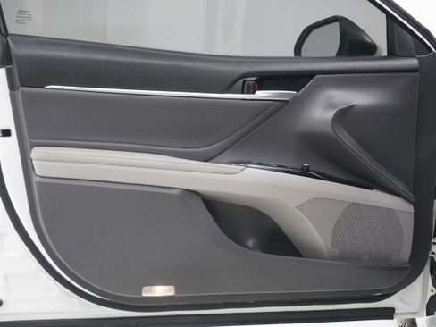 Used 2018 Toyota Camry XSE image 12