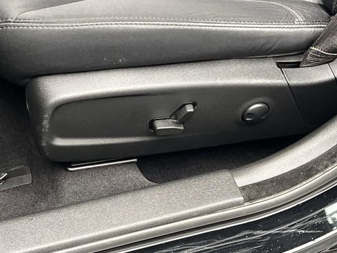 Used 2022 Chrysler 300 Touring w/ Sport Appearance Package image 9