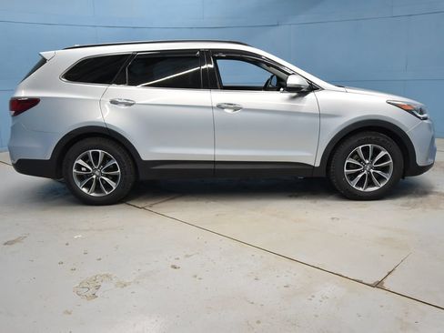 Used 2017 Hyundai Santa Fe SE FWD image 37