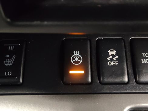 Used 2015 Nissan Armada Platinum w/ 2nd Row Captain Seat Package image 27