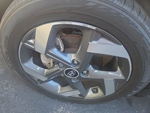 Certified 2022 Hyundai Venue SEL image 12