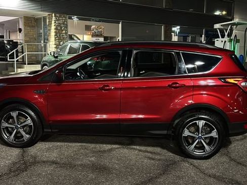 Used 2018 Ford Escape SEL image 3