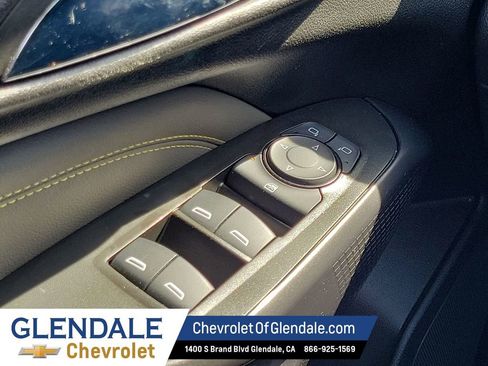 Used 2024 Chevrolet Trax ACTIV w/ Sunroof Package FWD image 32