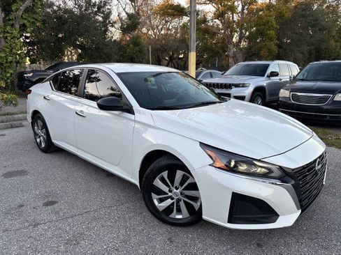 Used 2024 Nissan Altima 2.5 S image 5