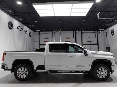 Used 2025 Chevrolet Silverado 2500 High Country w/ Technology Package image 7