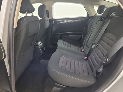 Used 2019 Ford Fusion SE image 18