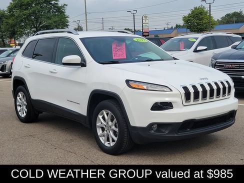 Used 2017 Jeep Cherokee Latitude w/ Cold Weather Group AWD/4WD image 3