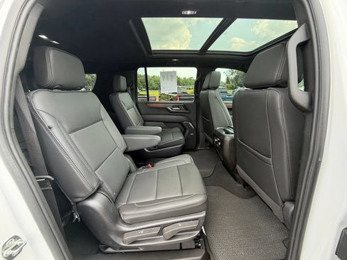 Used 2025 GMC Yukon XL Denali w/ Sun & Power Step Package AWD/4WD image 23