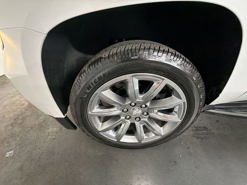 Used 2020 Chevrolet Suburban LT RWD image 34