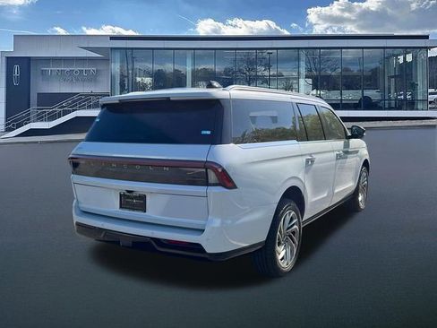 New 2026 Lincoln Navigator L Reserve image 8