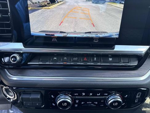 Used 2025 GMC Sierra 1500 SLT AWD/4WD image 31