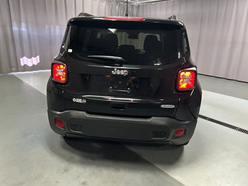 Used 2019 Jeep Renegade Latitude w/ Cold Weather Group FWD image 6