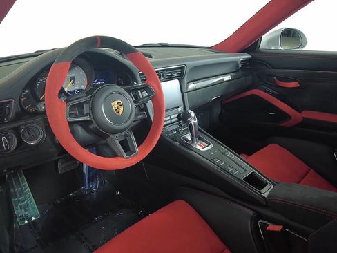 Used 2019 Porsche 911 GT2 RS image 5