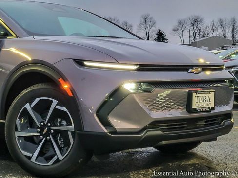 New 2026 Chevrolet Equinox EV LT image 2