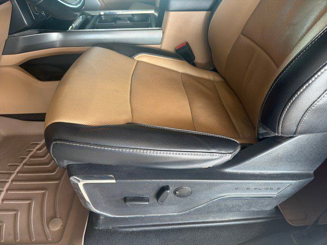 Used 2023 Ford F350 Lariat w/ Lariat Ultimate Package AWD/4WD image 17