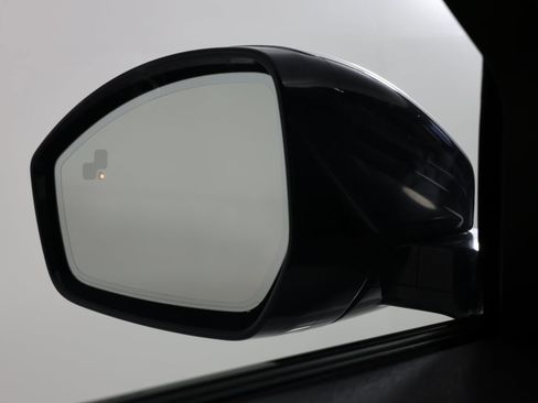 Used 2019 Land Rover Range Rover Velar S image 16