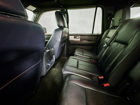 Used 2017 Ford Expedition XLT w/ Equipment Group 202A AWD/4WD image 22