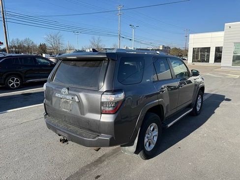 Used 2017 Toyota 4Runner SR5 Premium image 3