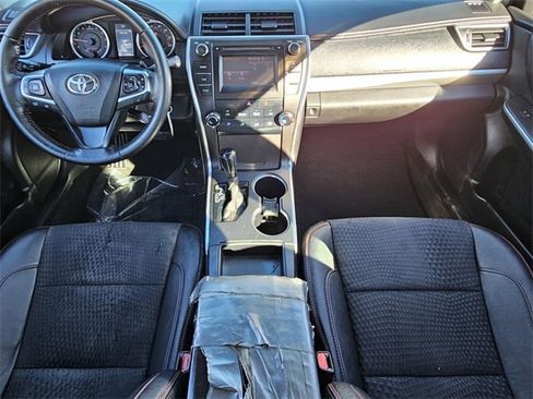 Used 2015 Toyota Camry LE image 8