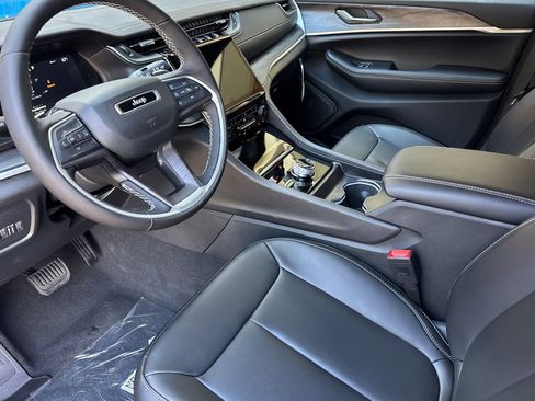 New 2025 Jeep Grand Cherokee L Limited w/ Black Appearance Package image 9