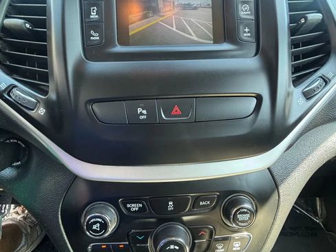 Used 2017 Jeep Cherokee Latitude w/ Safety/Convenience Group image 11