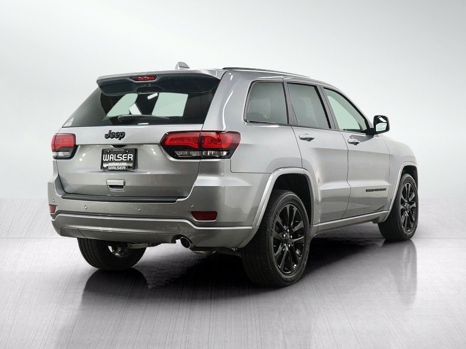 Used 2020 Jeep Grand Cherokee Altitude RWD image 5