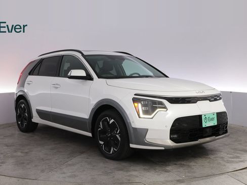 Used 2024 Kia Niro Wave w/ Wave Preserve Package FWD image 13