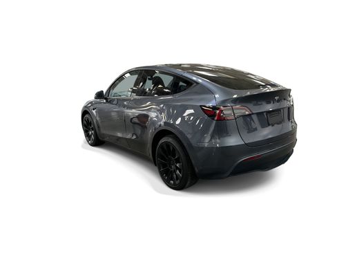 Certified 2023 Tesla Model Y Long Range AWD/4WD image 4