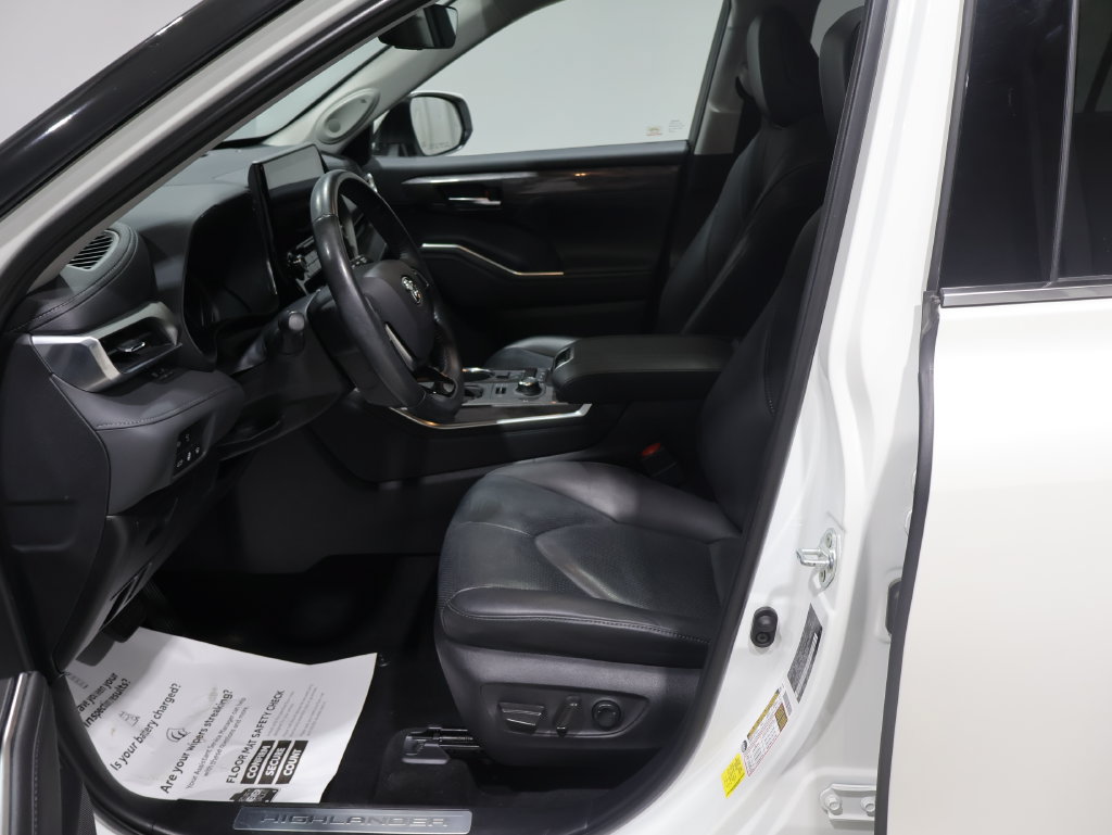 Used 2020 Toyota Highlander Limited AWD/4WD image 11