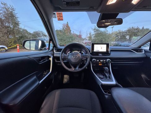 Used 2025 Toyota RAV4 LE image 33