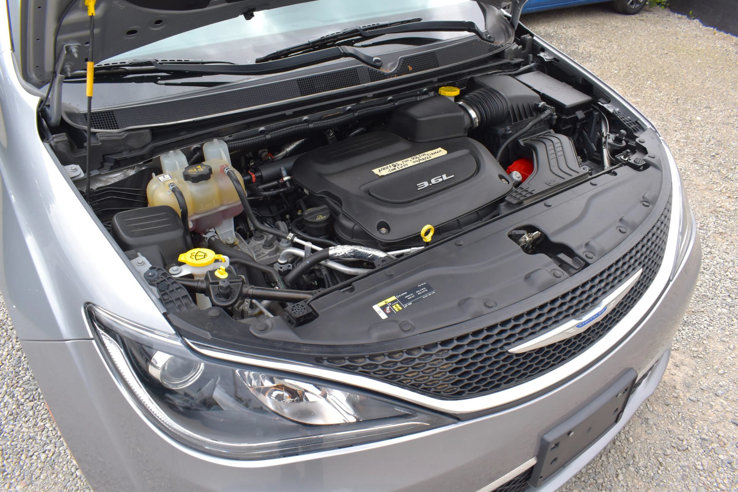 Used 2018 Chrysler Pacifica Touring-L FWD image 65