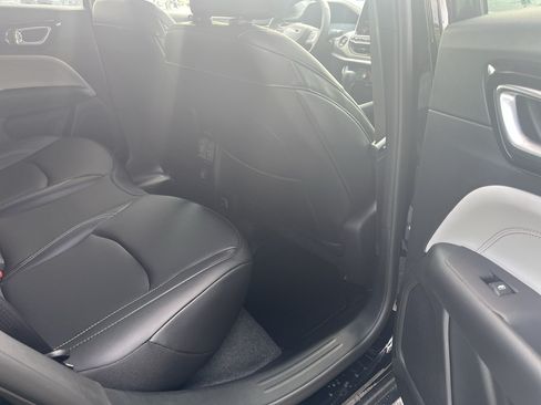 New 2026 Jeep Compass Limited AWD/4WD image 18