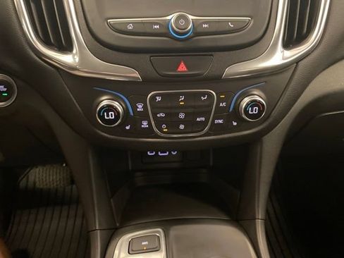 Used 2020 Chevrolet Equinox LT w/ Driver Convenience Package AWD/4WD image 13