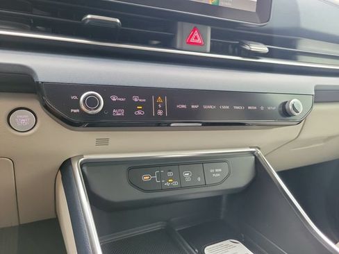 New 2026 Kia Carnival EX FWD image 24