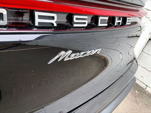 Used 2025 Porsche Macan AWD/4WD image 33