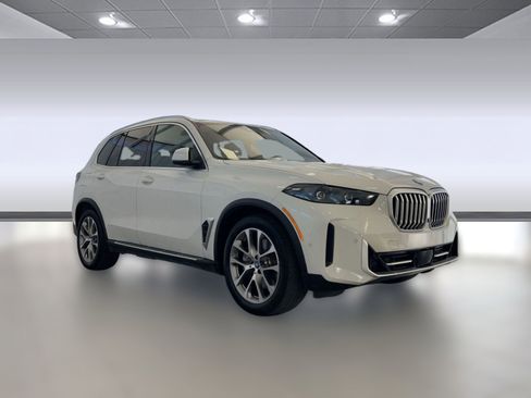 Used 2025 BMW X5 xDrive50e image 7