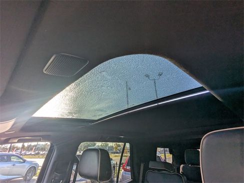 Used 2023 GMC Yukon SLT w/ SLT Premium Package image 22