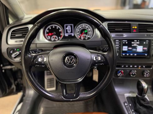 Used 2017 Volkswagen Golf Alltrack S image 13