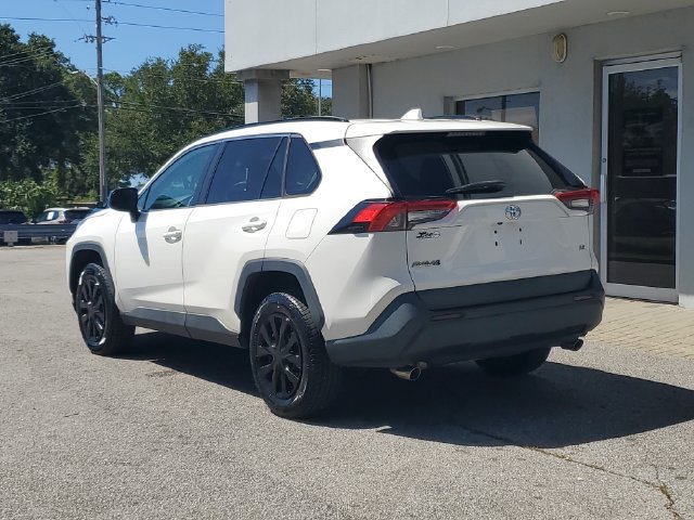 Used 2021 Toyota RAV4 LE FWD image 2